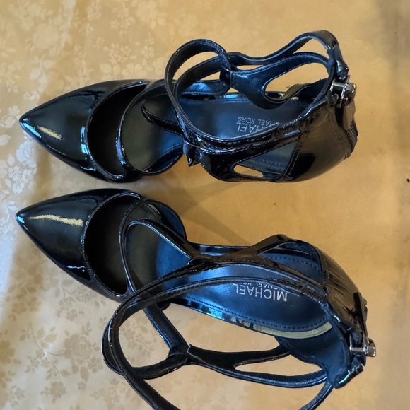 MICHAEL Michael Kors Black Patent Heels - Picture 3 of 3